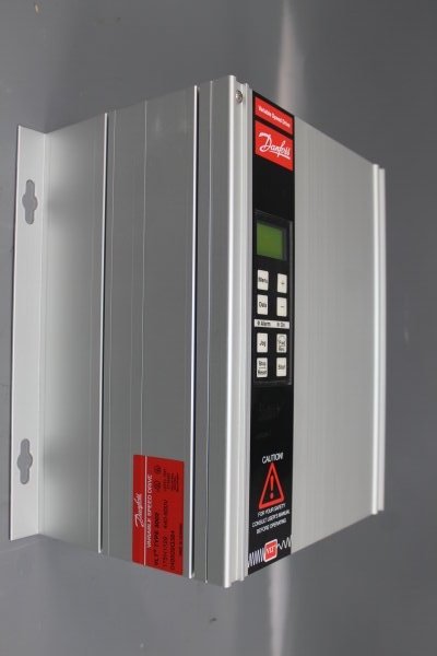 INVERSOR DE FREQUÊNCIA TRIFÁSICO 1HP 380/500VAC 50/60HZ IP20 VLT 5000 SERIES